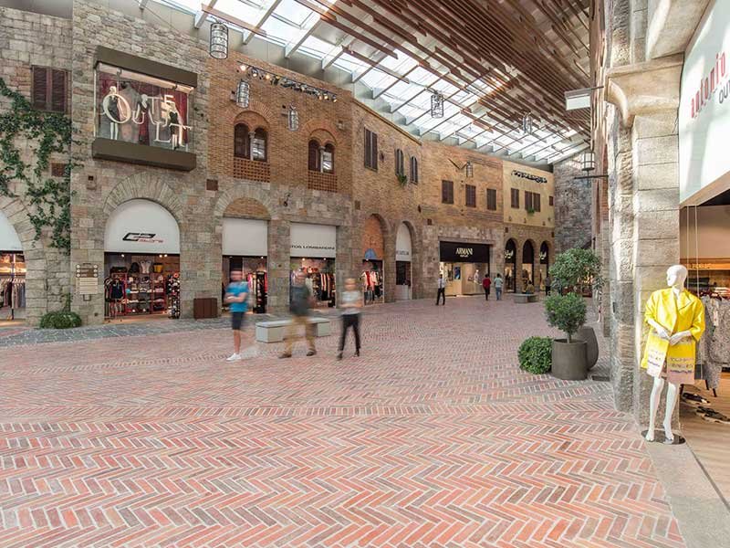 Outlet Village: Premium Brand Focus and Experience-Oriented Layout